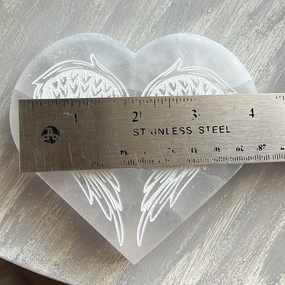 Selenite heart with angel wings - Picture 7 of 8